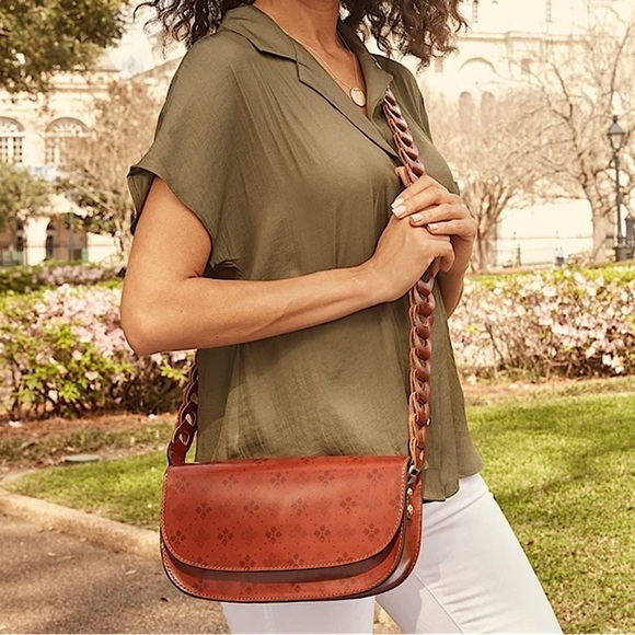 Patricia Nash Chelsea Chainlink Crossbody Signature Floret Print Minimal… - Picture 1 of 15